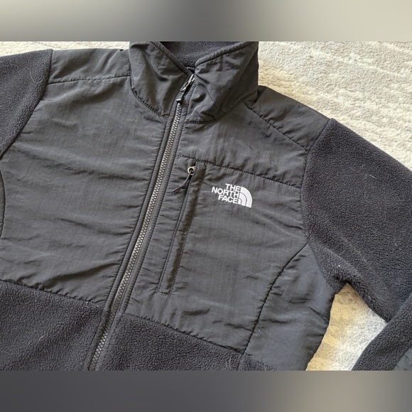 The North Face Denali Black Fleece Jacket - Picture 2 of 5